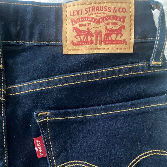 Levi’s - Picture 2 of 2
